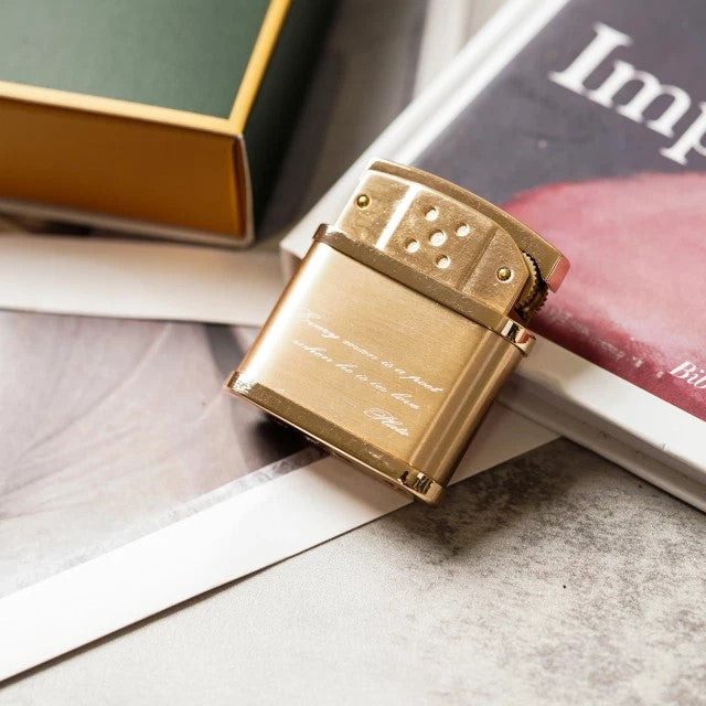 銅殼材質古銅色可充氣瓦斯氣體打火機 - 刻字展示|BRAVOMART