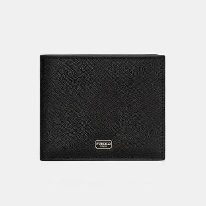 黑色 Saffiano 十字紋牛皮，正面中央 logo，FREED 客製化刻字。