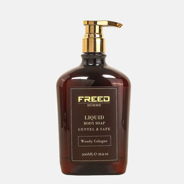 琥珀色玻璃瓶，金色壓頭，正面特寫，FREED客製化刻字。