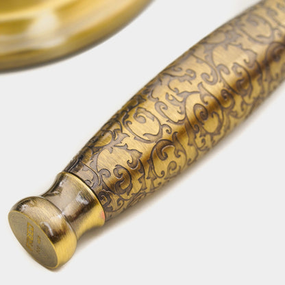 仿古銅蝕刻雕花，特寫角度，FREED客製化刻字。
