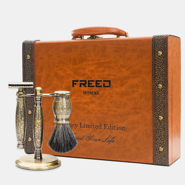 仿古銅蝕刻雕花刮鬍刀組，搭配復古皮革收納箱。FREED 客製化刻字。