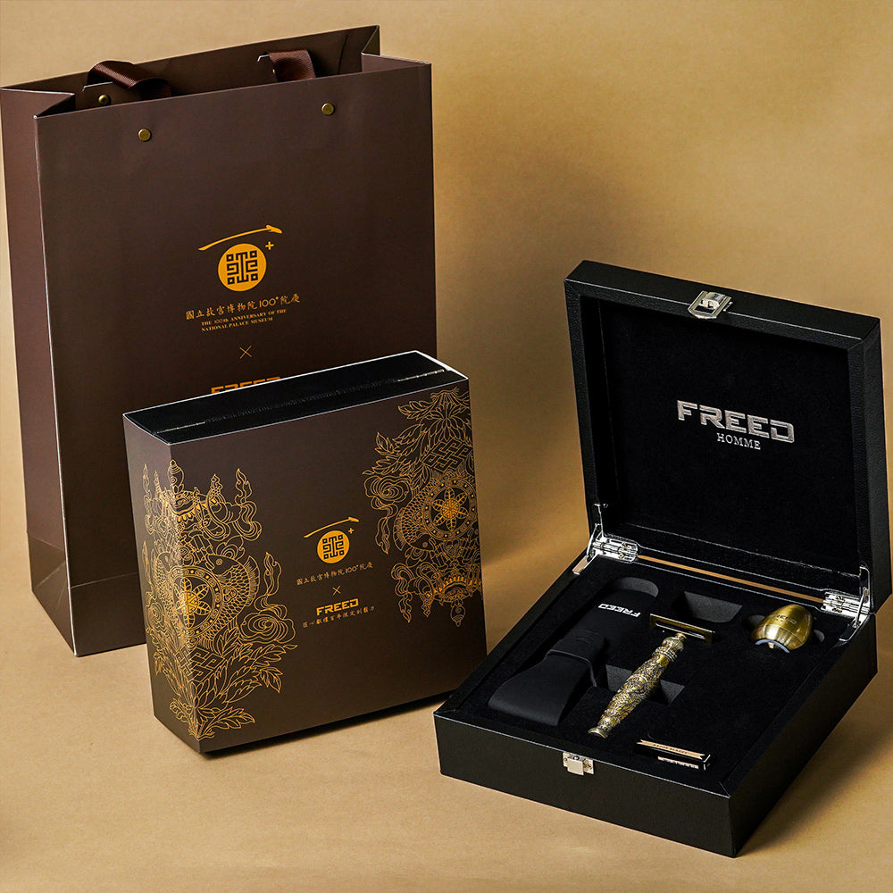 暗色系故宮百年限定刮鬍刀禮盒，附提袋，FREED 客製化刻字。