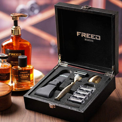 仿古銅刻花刮鬍刀，黑盒展示，FREED 客製化刻字。