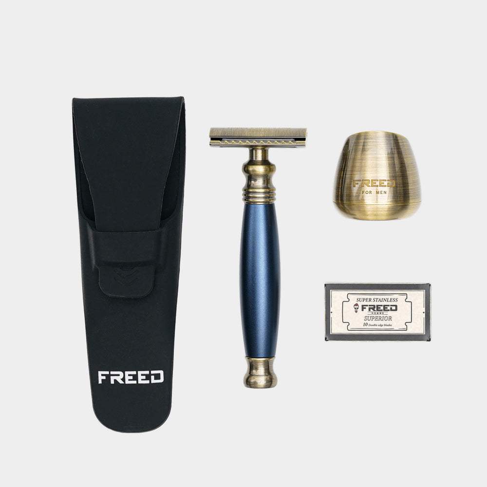 古銅色調，帝王藍刮鬍刀，直立擺放。FREED 客製化刻字。