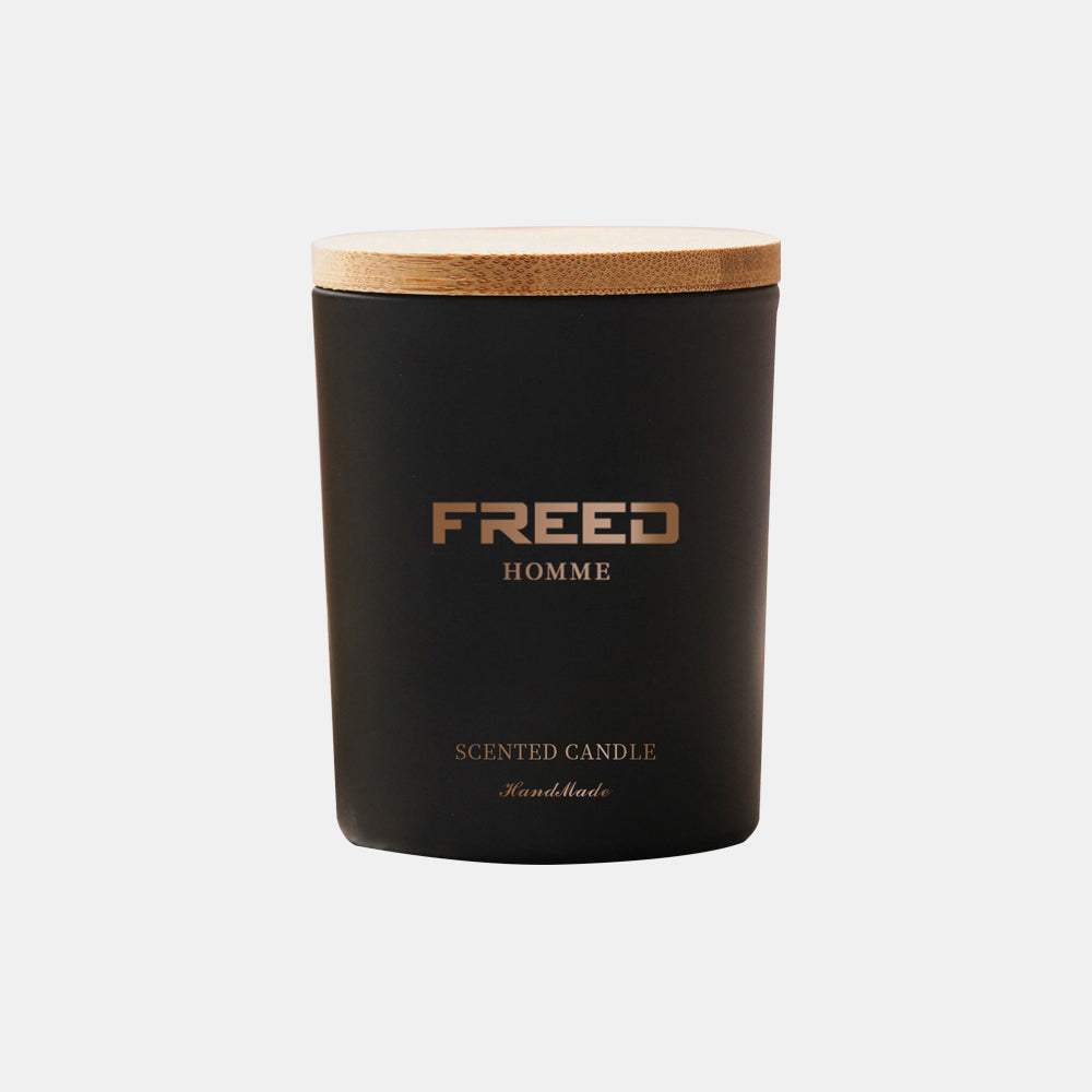 黑色竹蓋大豆香氛蠟燭，獨立擺拍，FREED 客製化刻字。