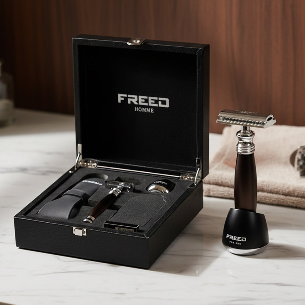 【FREED】尊爵四件組雙刃安全刮鬍刀禮盒 - 馬鞍棕 商品情境展示