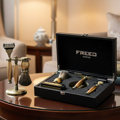古銅色磨砂質感，經典角度，展現紳士品味。FREED 客製化刻字。