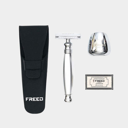 銀色金屬材質，展現尊爵質感，FREED 客製化刻字。