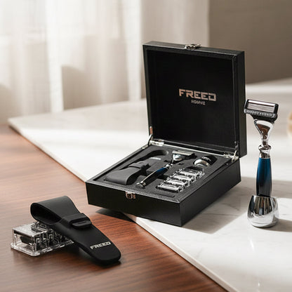 銀河藍刮鬍刀禮盒，黑色皮革包裝，FREED 客製化刻字。